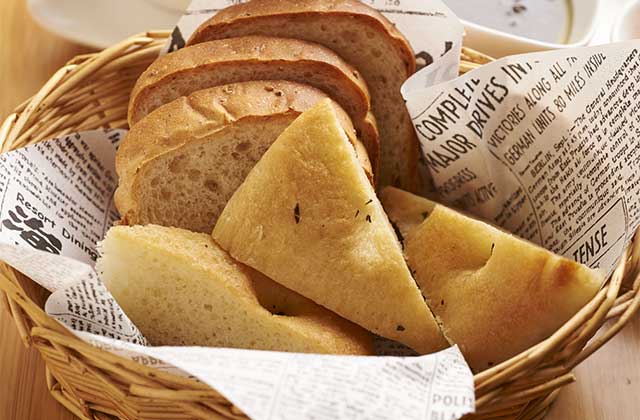 おかわり自由の2種類のパン